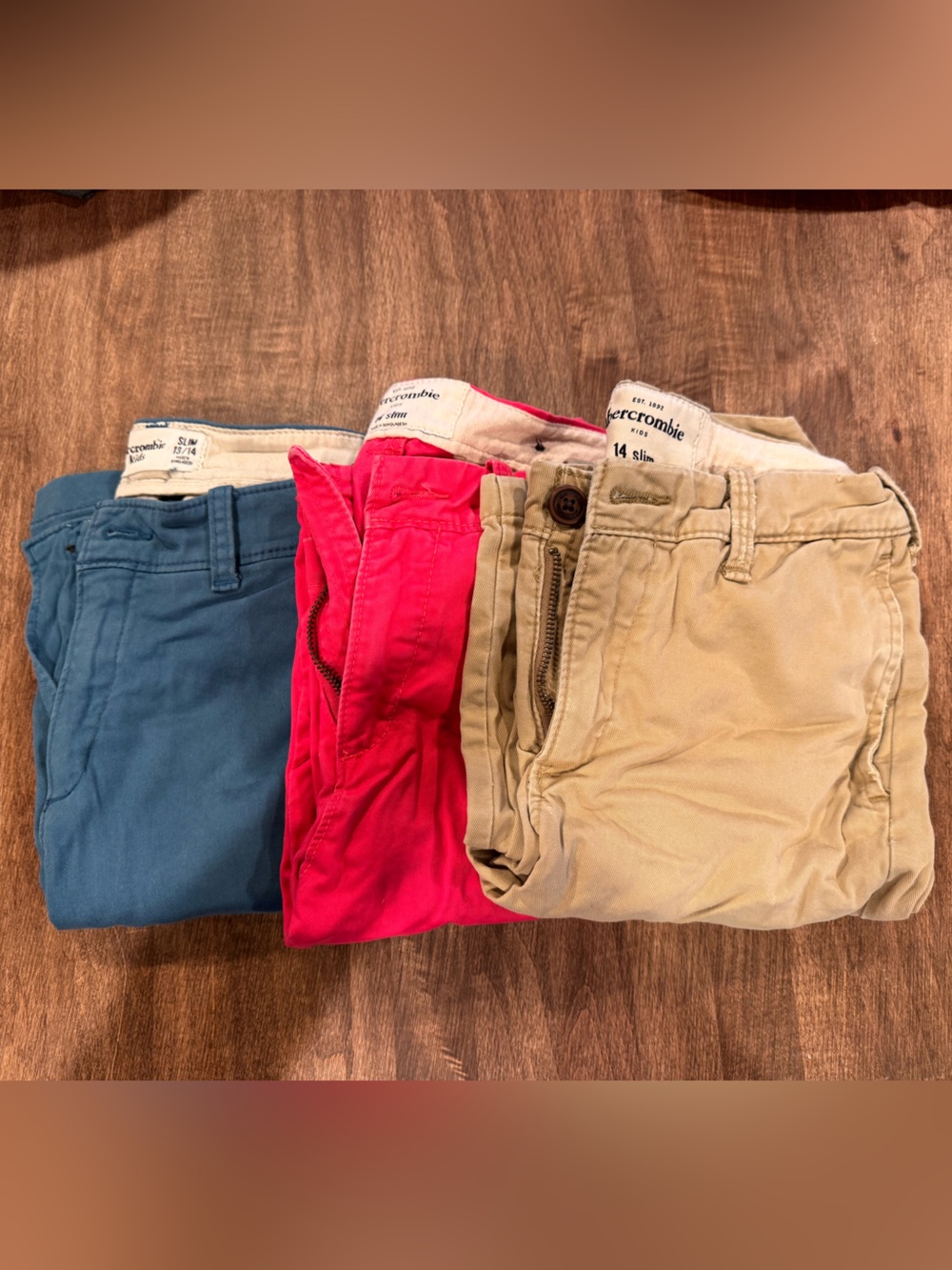 Abercrombie & Fitch Kids 3-Pack Boys Chino pants - Blue, Pink, Khaki